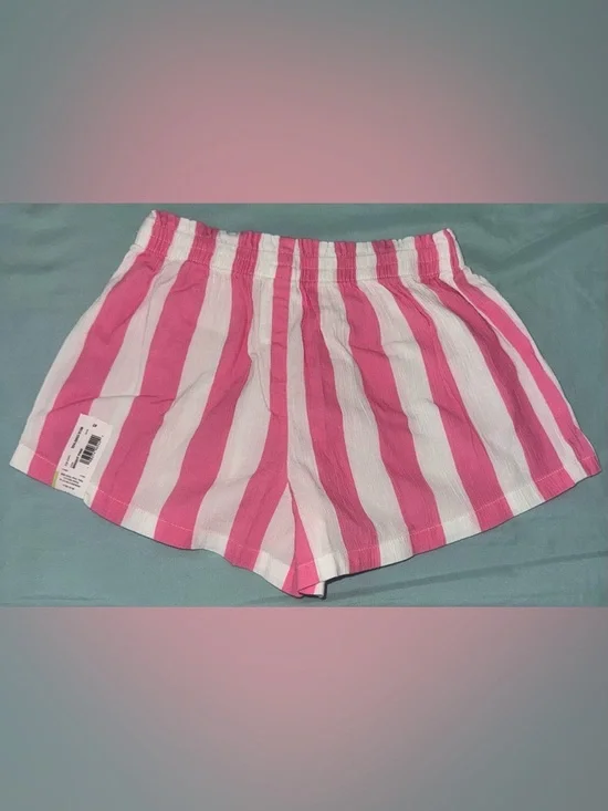 Disney Girls Minnie & Daisy Beige Top with Pink-and-White Striped Shorts - Picture 8 of 9